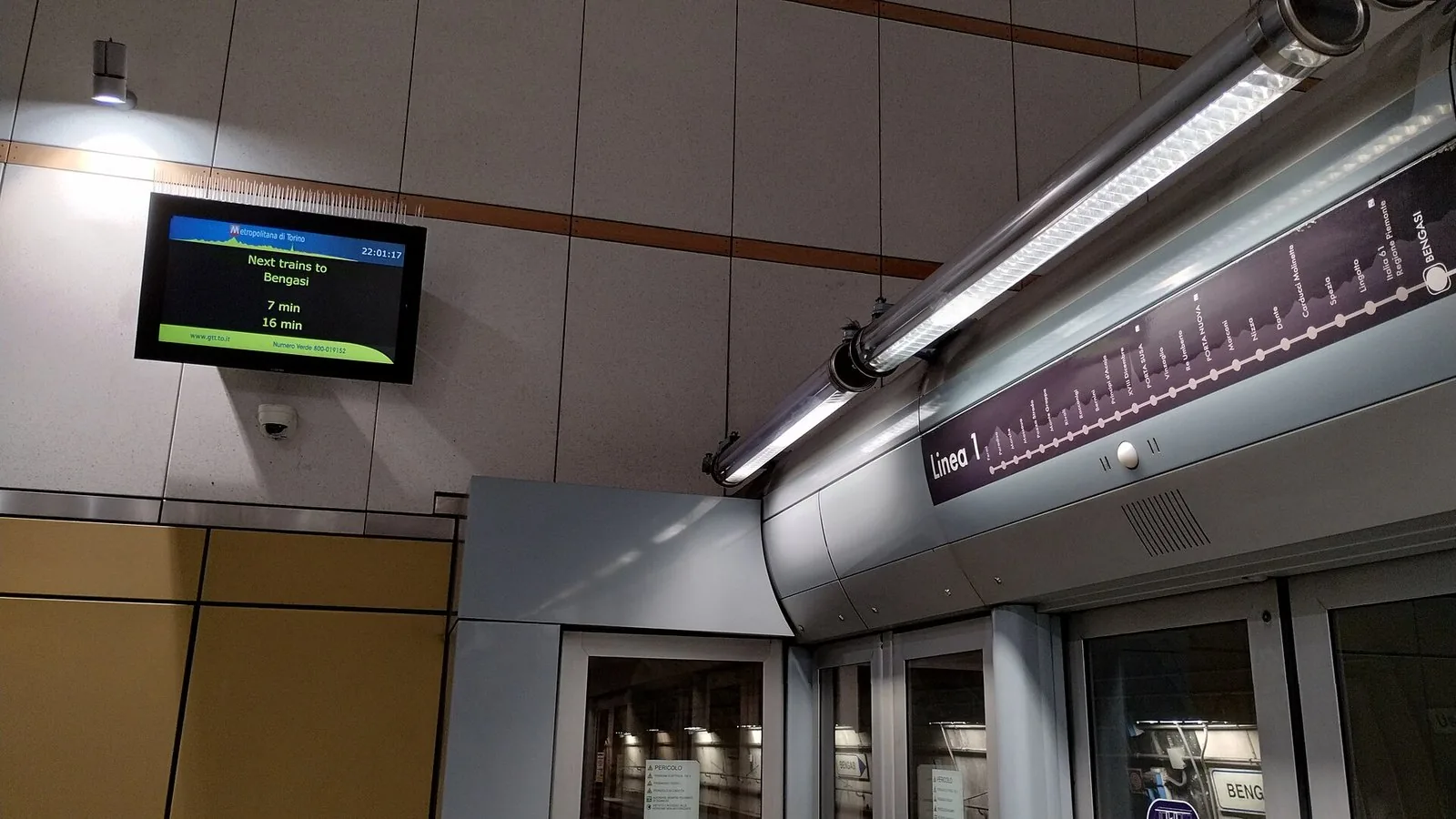 La banchina della metropolitana automatica di Torino